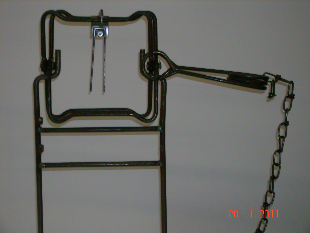 Duke 110 Body Grip Trap & Stand Combo