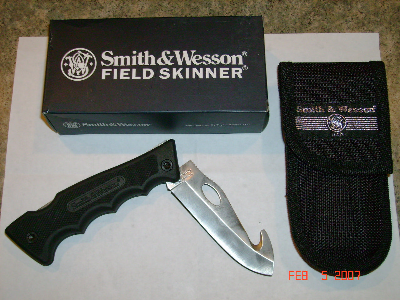 Smith & Wesson Finger Grip Folding Knife / Guthook